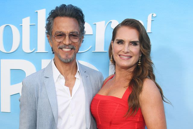 Benjamin Bratt says a monkey chased Brooke Shields during “Mother of the Bride”: 'You’re so lucky you didn’t get rabies'