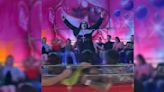 La Monja que causa furor en México bailando en un juego mecánico; por fin revelan quién es