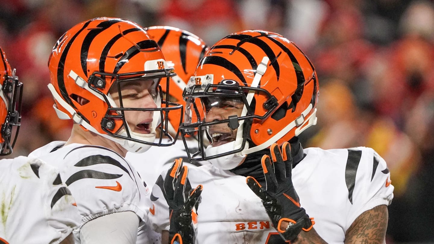 Watch: Joe Burrow, Ja'Marr Chase Take Different Approach to Pose on Bengals Media Day