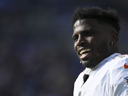 Dolphins WR Tyreek Hill includes surprising name over Josh Allen in his Top 5 QBs