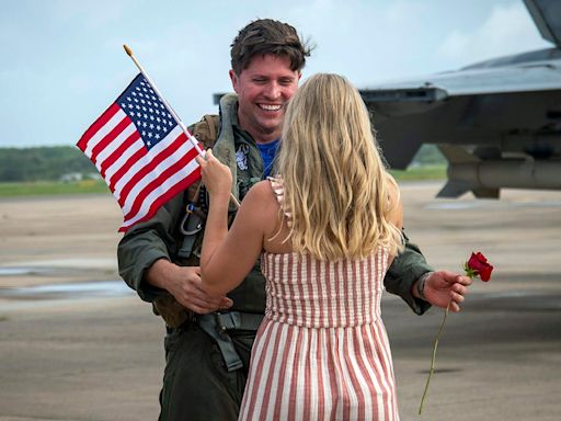 Navy pilots welcomed home after months of fending off Houthi attacks