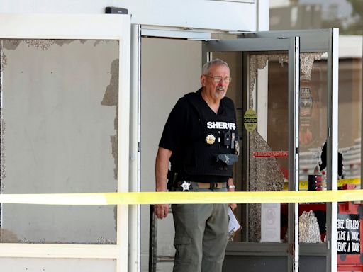 3 dead, 10 wounded in shooting at Mad Butcher grocery store in Arkansas