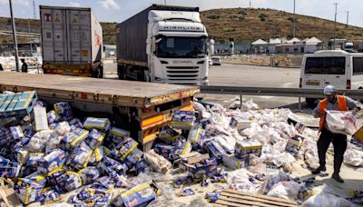 Israeli activists block Gaza aid convoy and pour out sugar