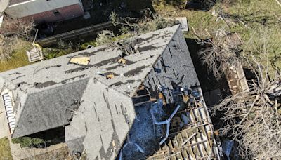 Aumentan a 15 los muertos, incluidos 4 niños, por tormentas en el centro de EE.UU.