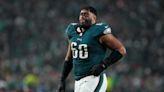 Jordan Mailata sings Amy Winehouse and Blink182 songs at Bucks Co. Bar! | ALT 104.5