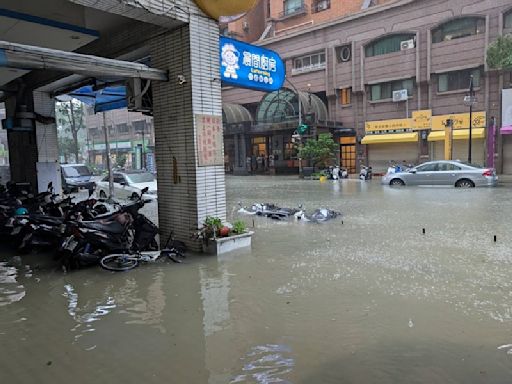 高雄民宅淹半層樓 美術館住宅區成「黃河」！民眾被嚇醒「很久沒那麼害怕了」