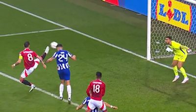 Video: Man United fans will be fuming as Bruno Fernandes lets his team down once again