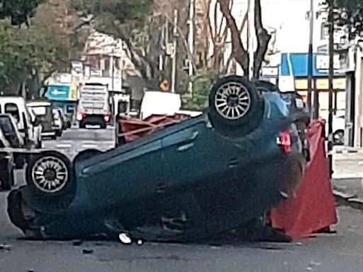 Tragedia en Villa Urquiza: murió una adolescente de 15 años en un choque tras volcar el auto que manejaba su hermano de 17