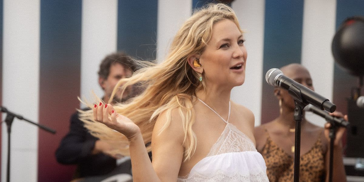 Kate Hudson Puts on Surprise Performance in Montauk for a Star-Studded Crowd