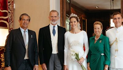 El rey Felipe VI, sus hermanas y la reina Sofía no se pierden la boda de Victoria López-Quesada: las fotos oficiales