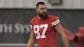 NFL | Travis Kelce sorprende con nuevo look en el campo de entrenamiento de los Kansas City Chiefs