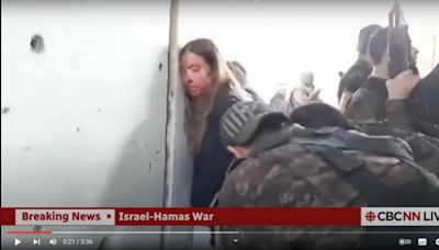 影╱遭哈瑪斯綁架畫面曝！7以色列女兵臉貼牆排排站、雙手被反綁