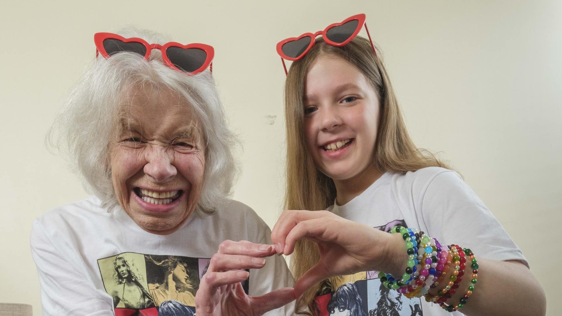 Taylor Swift fan, 11, makes hundreds of friendship bracelets for the elderly