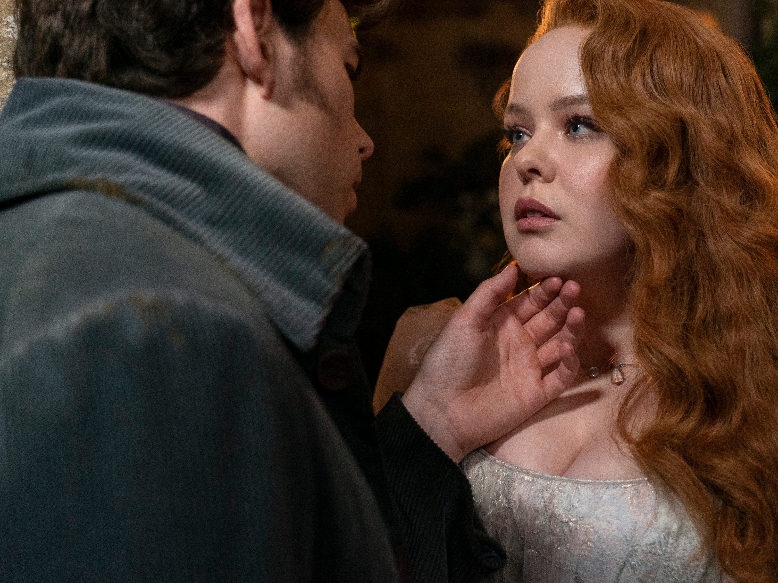 Teases about the 'Bridgerton' season 3 mirror scene have sent fans into a frenzy — here's what actually happens in the book