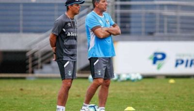 Com Renato Gaúcho suspenso, Alexandre Mendes dirige Grêmio contra o Bragantino