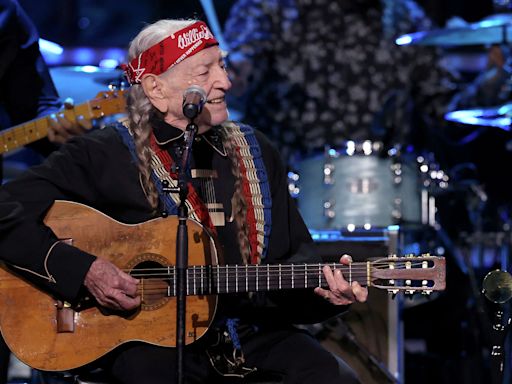 Willie Nelson & Family Tour heads to the Texas coast