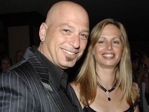 Howie Mandel recalls gory details of wife's drunken hotel room fall: 'You could actually see her skull'