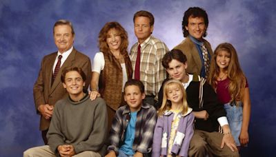‘Boy Meets World’ Star William Daniels Reunites With His ‘Favorite Students’ (PHOTOS)