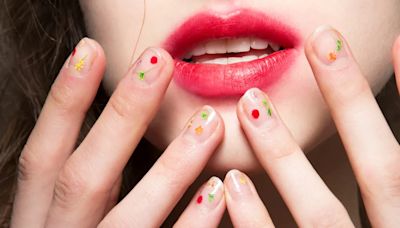 Elegancia y estilo: Tendencias de manicura para uñas cortas en verano 2024