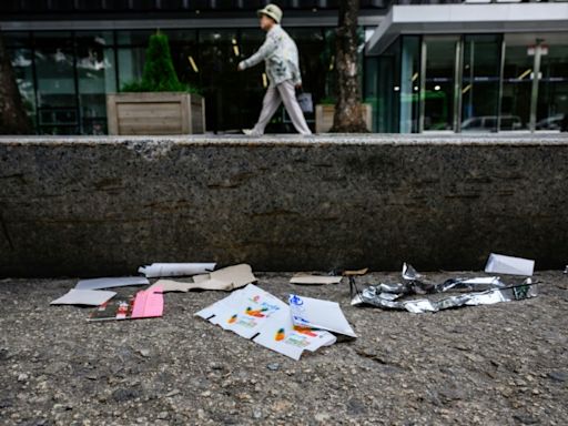 N. Korea sweet wrappers, noodles on Seoul streets in balloon blitz