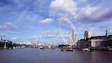 Brilliant old photos show London Eye hanging directly over boats on the River Thames