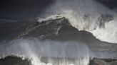 Surfista brasileiro de ondas gigantes Márcio Freire morre em Nazaré