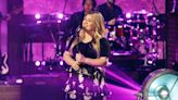 Kelly Clarkson belts out soulful rendition of ‘Bridge Over Troubled Water’