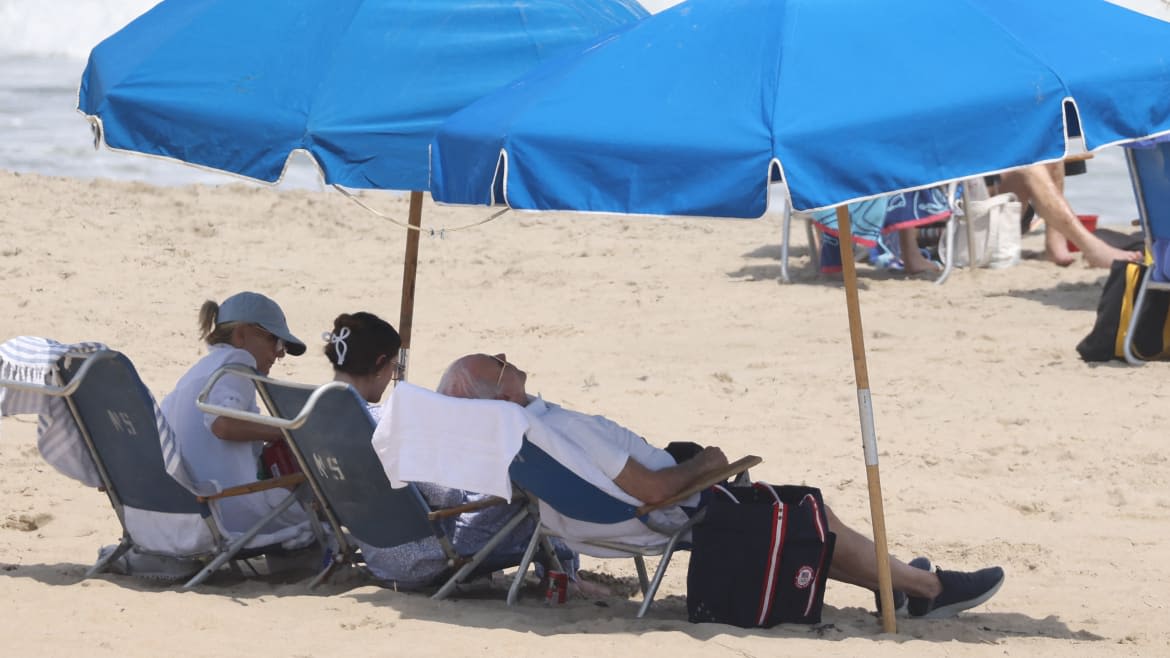 Biden’s Beach Snooze Roils GOP: Who’s Running the Country?