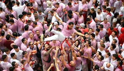 El "chupinazo" da inicio a las fiestas de San Fermín en Pamplona