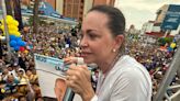 Inhabilitada para ser candidata, María Corina Machado desafía al chavismo y encabeza la campaña de la oposición en Venezuela