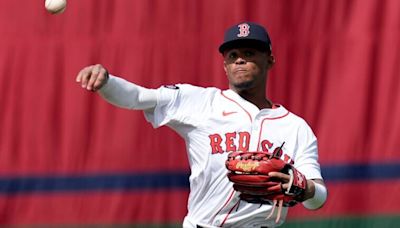 Watch: Ceddanne Rafaela makes unbelievable double play to save run vs. Tigers