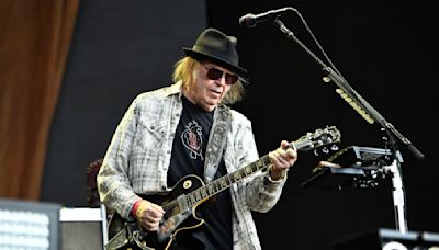 Neil Young Cancels Hollywood Bowl Date And Rest Of Tour