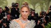 Los looks de la MET Gala 2024 inspirados en la naturaleza: de las transparencias de Jennifer Lopez al tocado de Sarah Jessica Parker