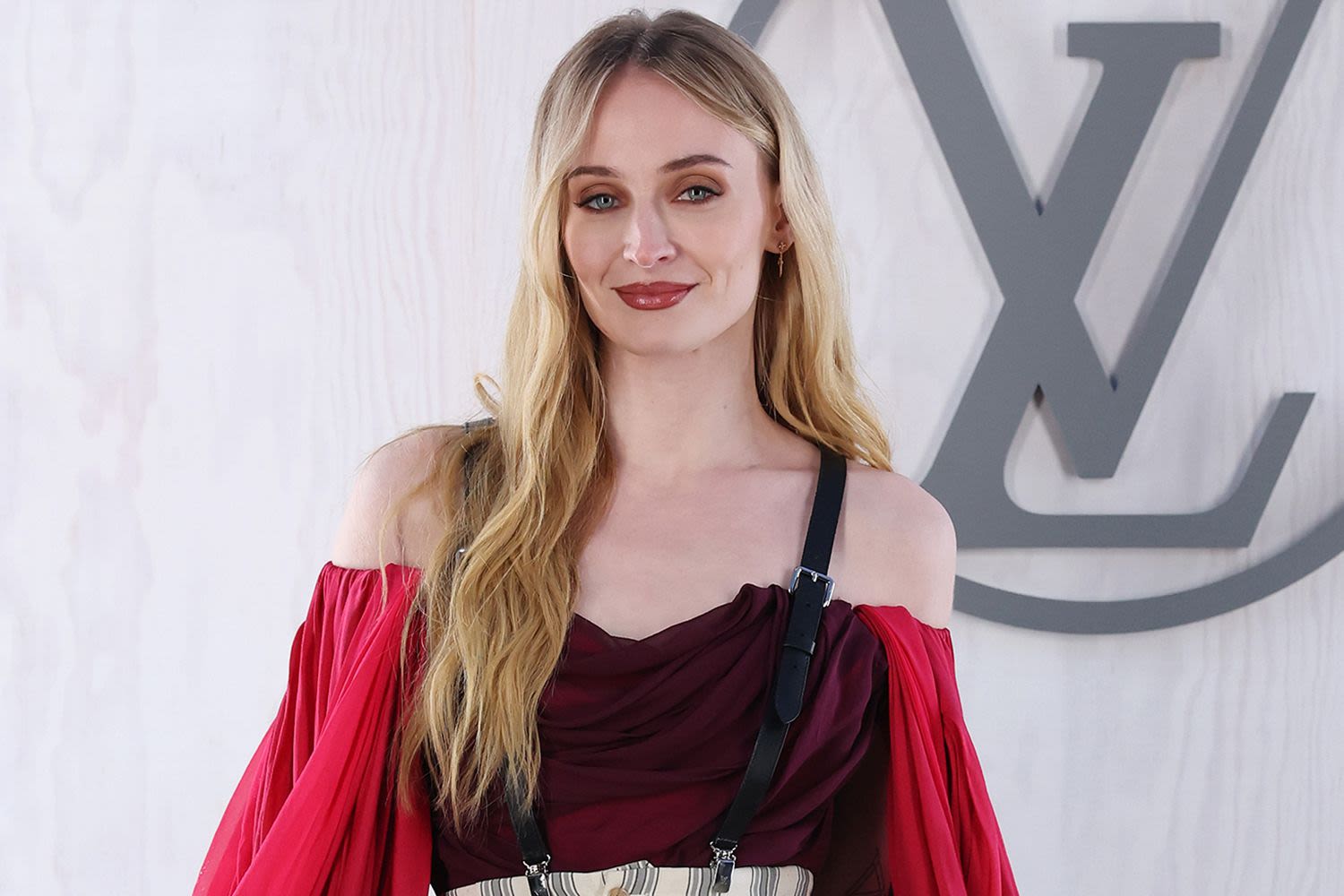 Sophie Turner Says She Used to Struggle with Anxiety and Depression for 'Days, Weeks': Now 'I Pick Up the Phone to My Friends'