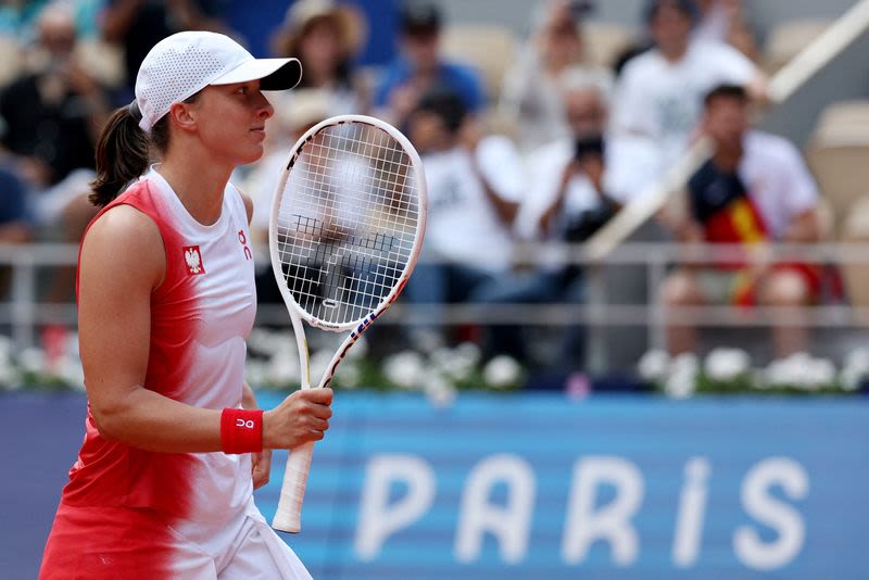 Tennis-Swiatek, Krejcikova withdraw from Canadian Open