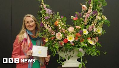 Chelsea Flower Show gold winner promotes sustainable flowers