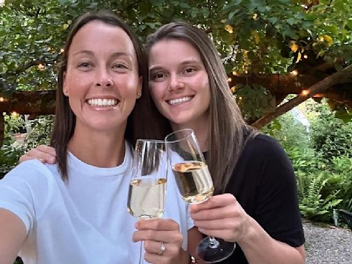 Love Trumps Rivalry: England Wicketkeeper Amy Jones Gets Engaged To Australian Cricketer Piepa Cleary
