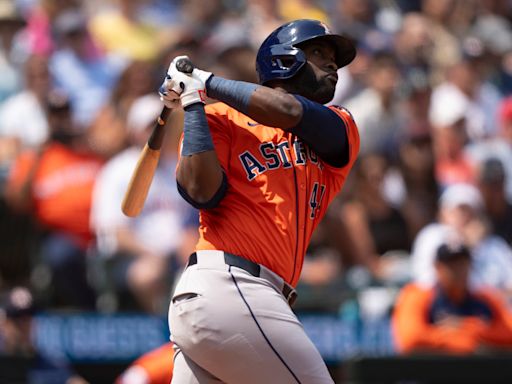 Fan who caught Yordan Alvarez's home run from his cycle gives ball to Astros slugger