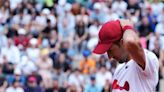 Novak Djokovic bromea con casco tras recibir un botellazo en Roma: "Esta vez vengo preparado" - El Diario NY