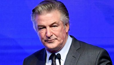 Abogados de Alec Baldwin piden nuevamente que se desestime su juicio por el tiroteo mortal en “Rust”