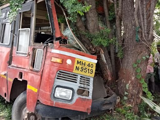 25 passengers injured after MSRTC bus rams into tree on Pune-Solapur highway