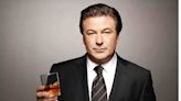 Alec Baldwin, a pesar de 39 años sobrio, admite extrañar el alcohol