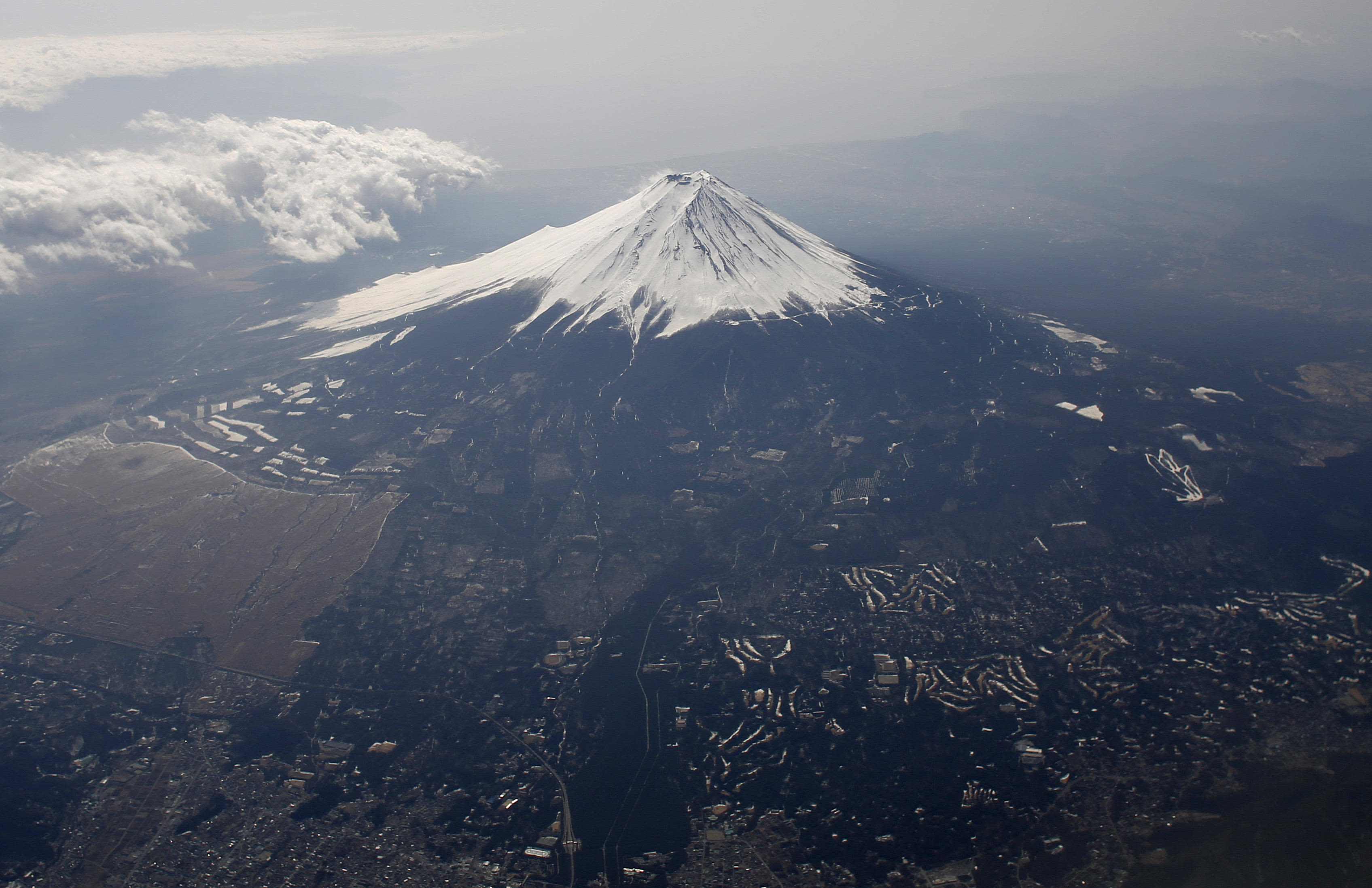 4 found dead on Mount Fuji after missing man sent photos from summit