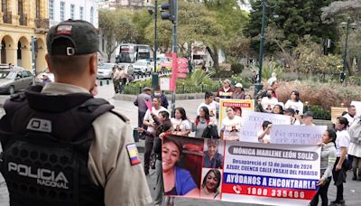 Mónica León fue a trabajar a hospital y no volvió a casa: familiares realizaron plantón en Gobernación de Azuay