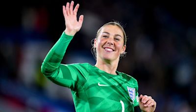 England goalkeeper Mary Earps joins Paris St Germain following Man Utd exit