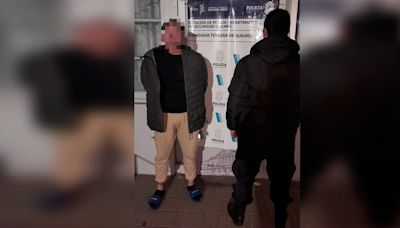 Un viudo negro pactó una cita con su víctima y lo golpeó, maniató y desnudó para robarle junto a dos cómplices