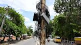 Cables remain on electric poles in Erode despite Corpn. warning