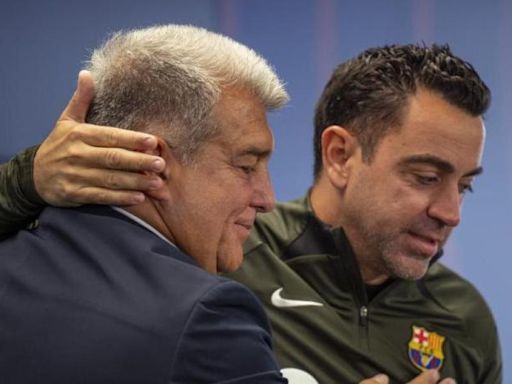 Breve reunión Laporta-Xavi tras el partido y el club no prevé novedades esta semana