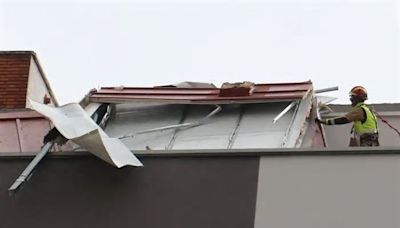 El viento causa estragos en un edificio de Pinilla y vuela el tejado