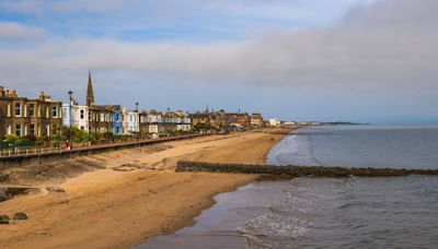 Quiet seaside suburb with sandy beach 'like the Caribbean' & Turkish Baths